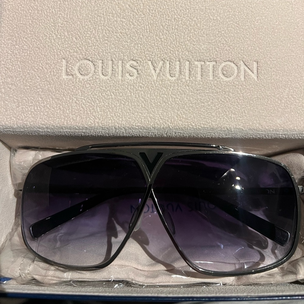 Louis Vuitton men’s aviator sunglasses